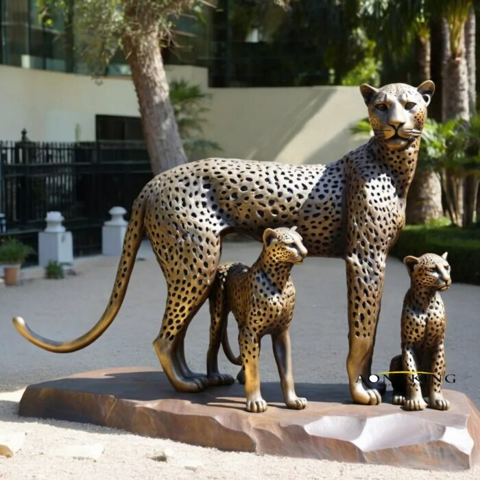 Safari parks feline cheetah family leisurely bronze cheetah statues